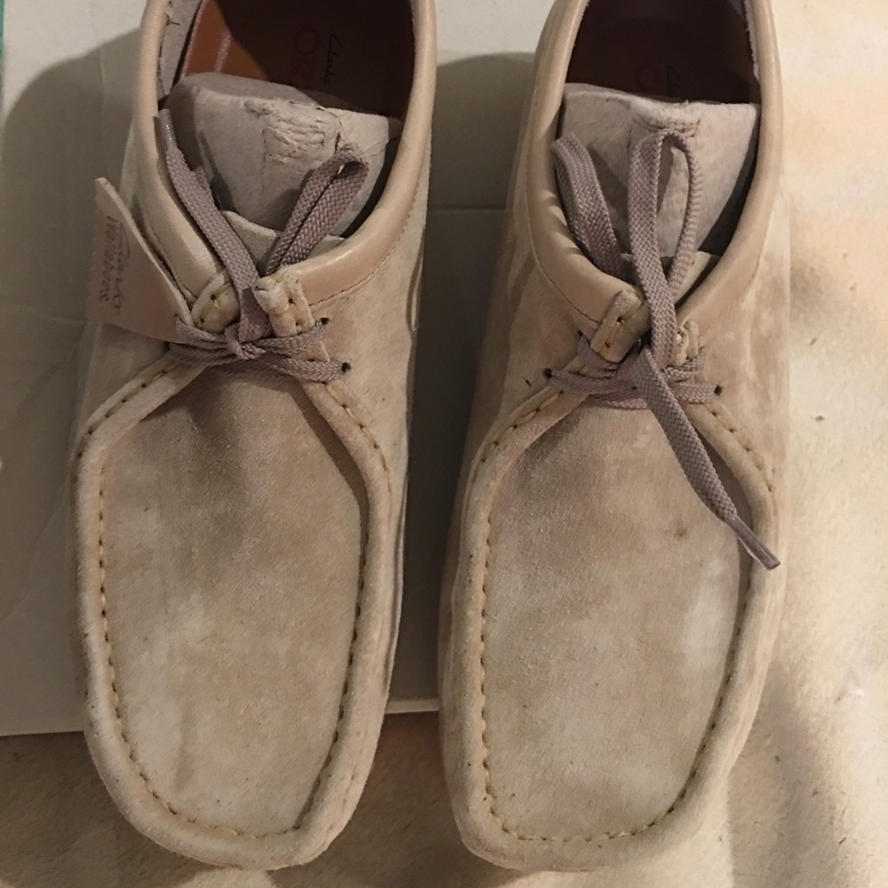 Clark’s Wallabees Low Top